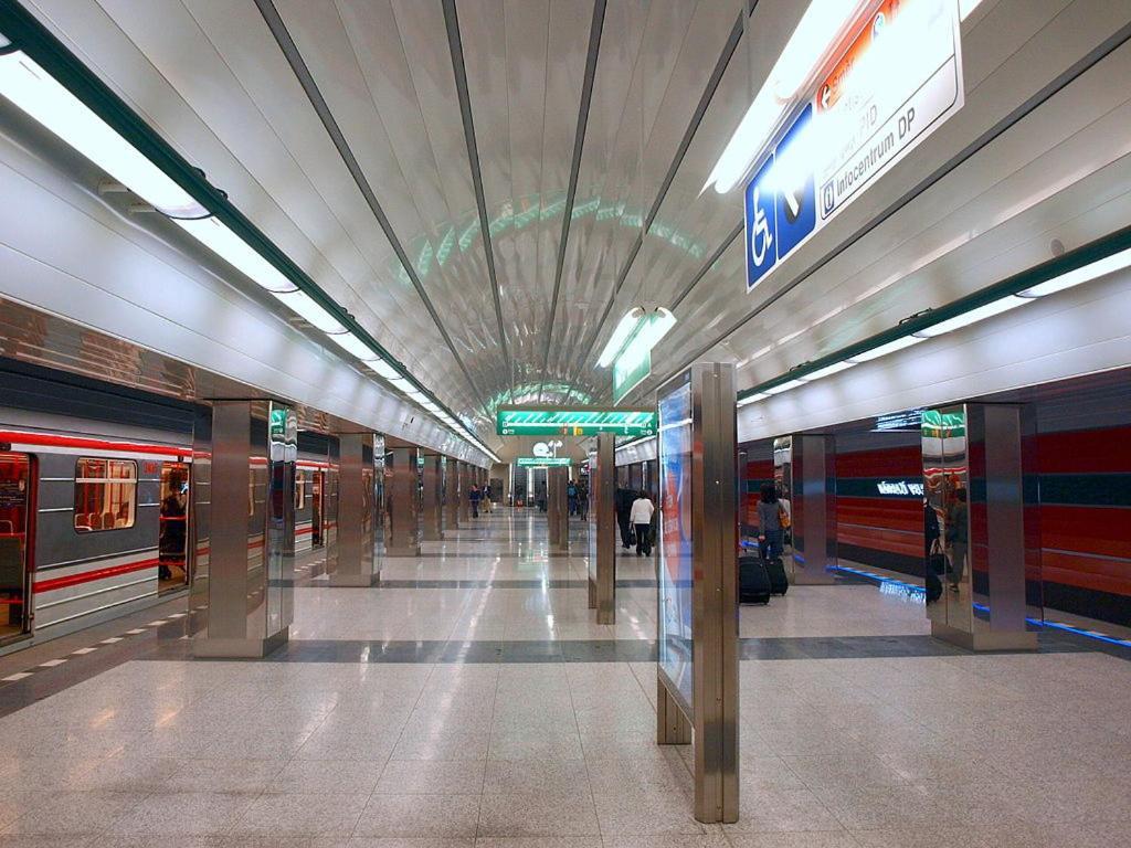 Cozy Room At Metro Station, Private Bathroom, 9Minutes Oldtown, 15Minutes Airport, Wifi Praga Exterior foto