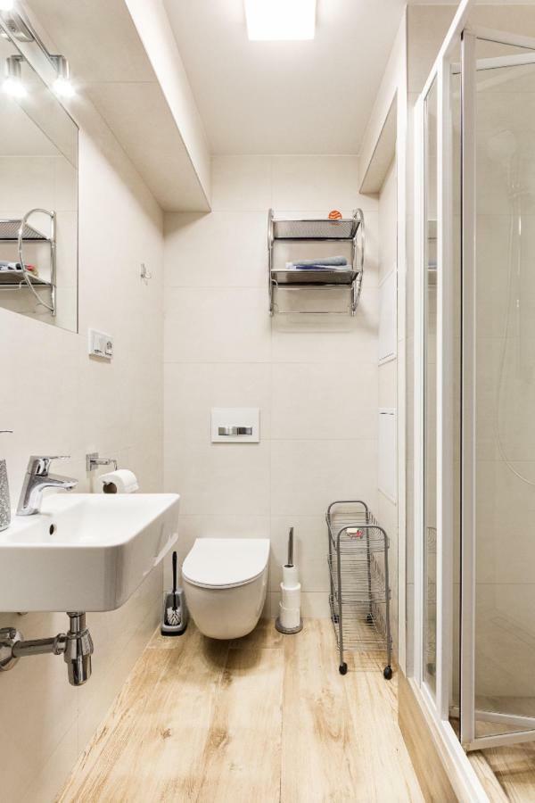 Cozy Room At Metro Station, Private Bathroom, 9Minutes Oldtown, 15Minutes Airport, Wifi Praga Exterior foto